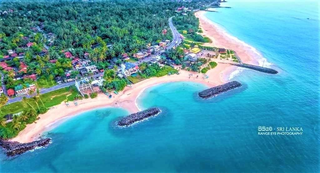 Sea Shell Villa Hikkaduwa 2 Separate Cabanas Ocean Front Villa Bagian luar foto