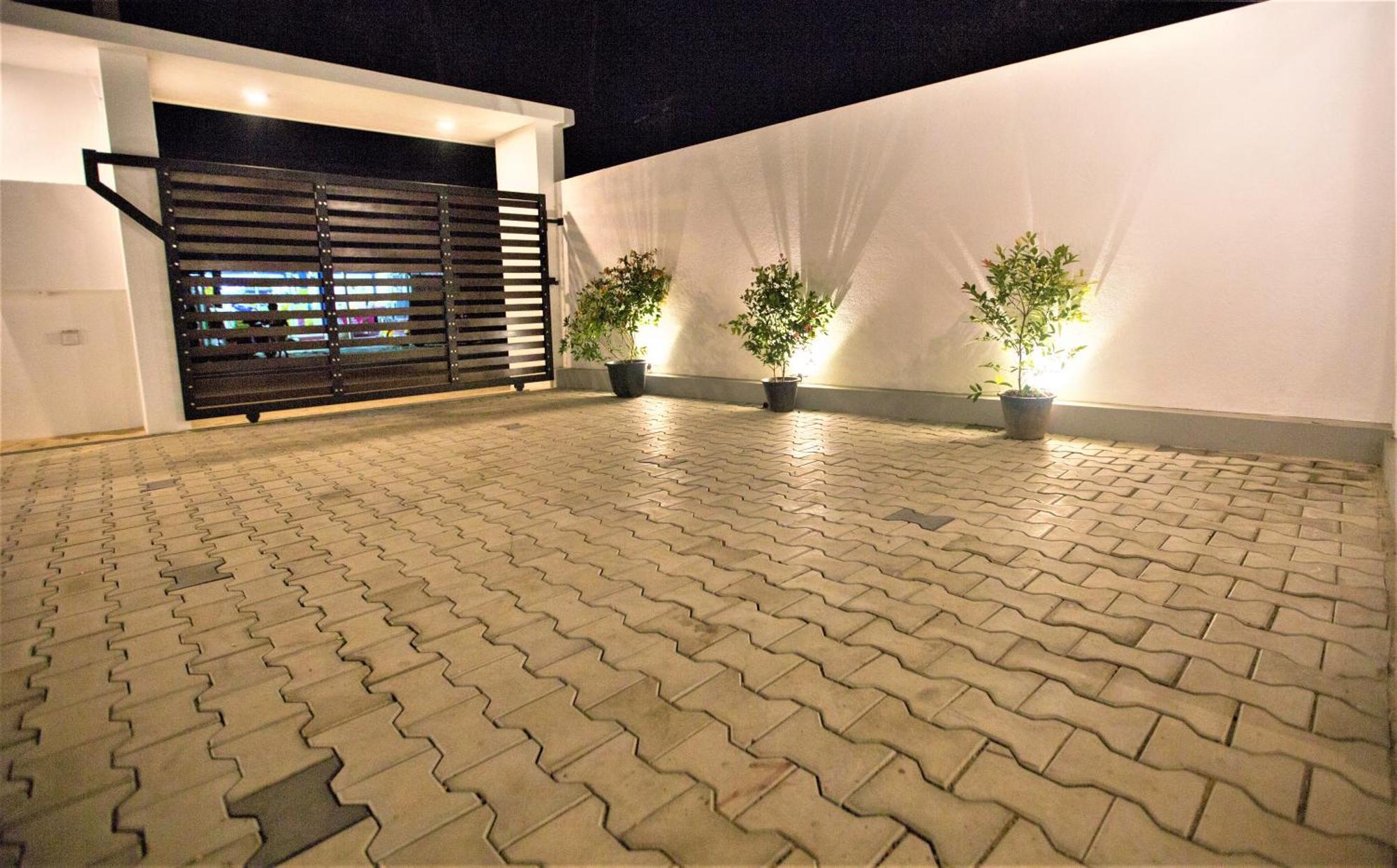 Sea Shell Villa Hikkaduwa 2 Separate Cabanas Ocean Front Villa Bagian luar foto