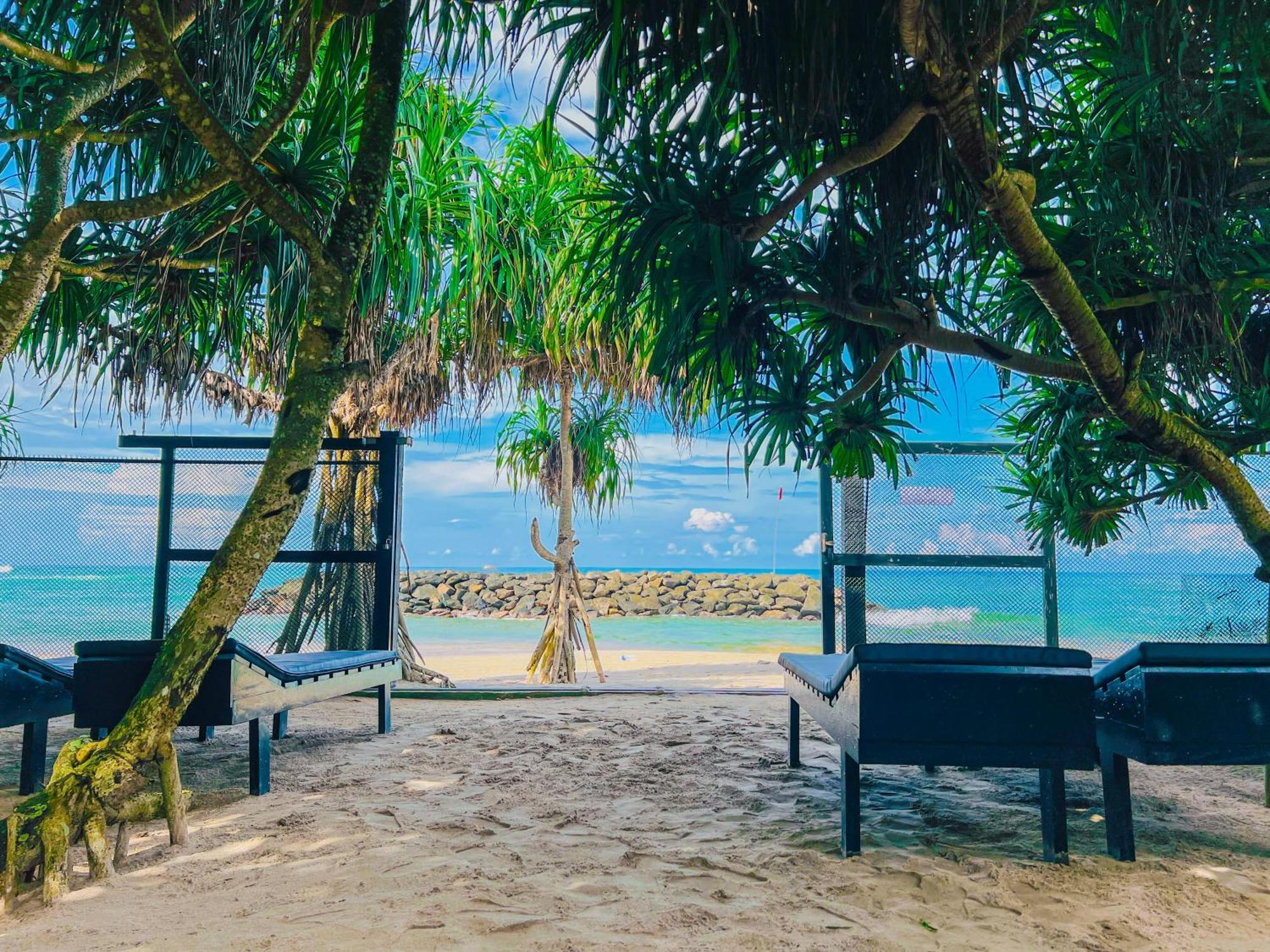 Sea Shell Villa Hikkaduwa 2 Separate Cabanas Ocean Front Villa Bagian luar foto