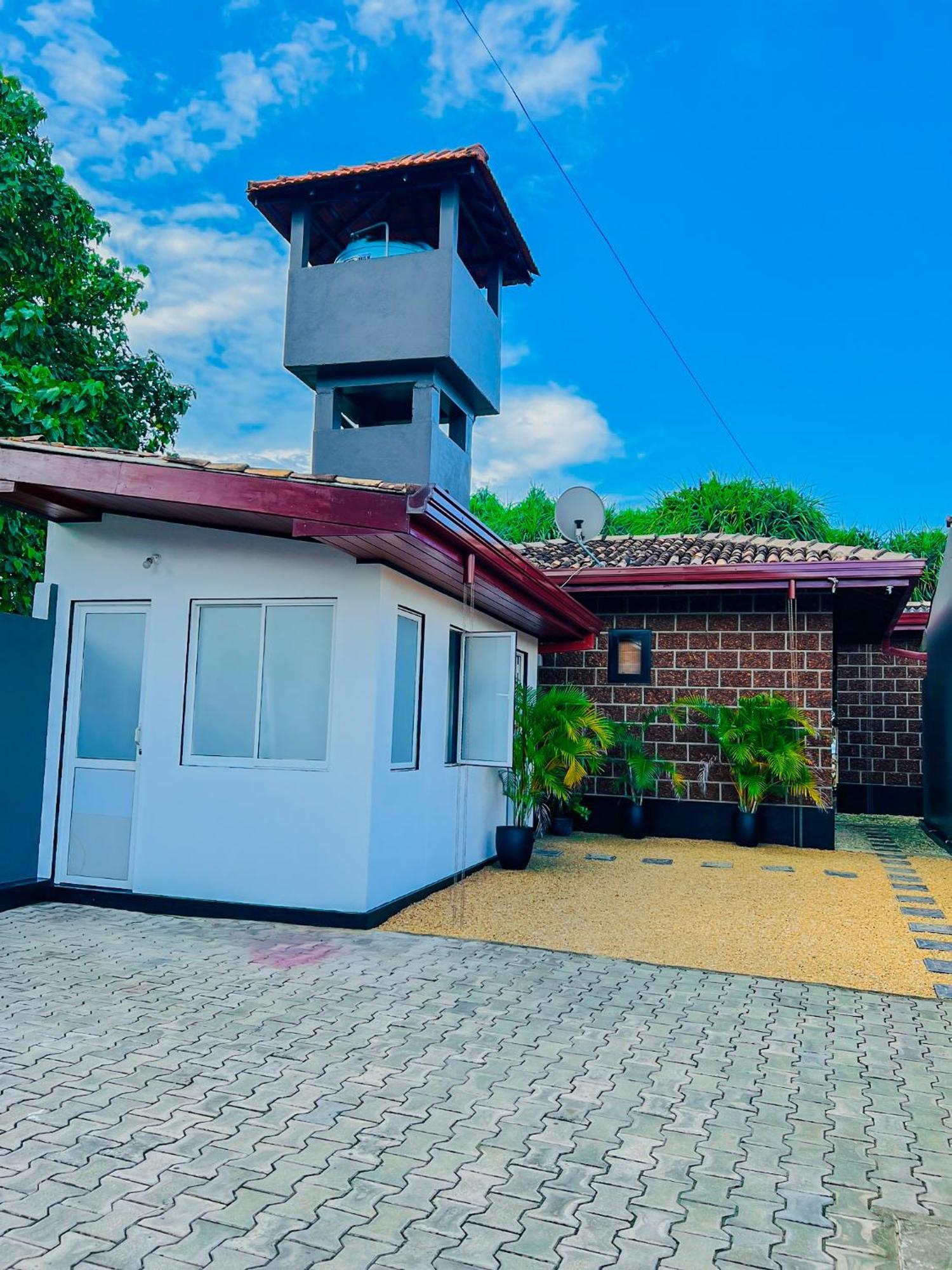 Sea Shell Villa Hikkaduwa 2 Separate Cabanas Ocean Front Villa Bagian luar foto