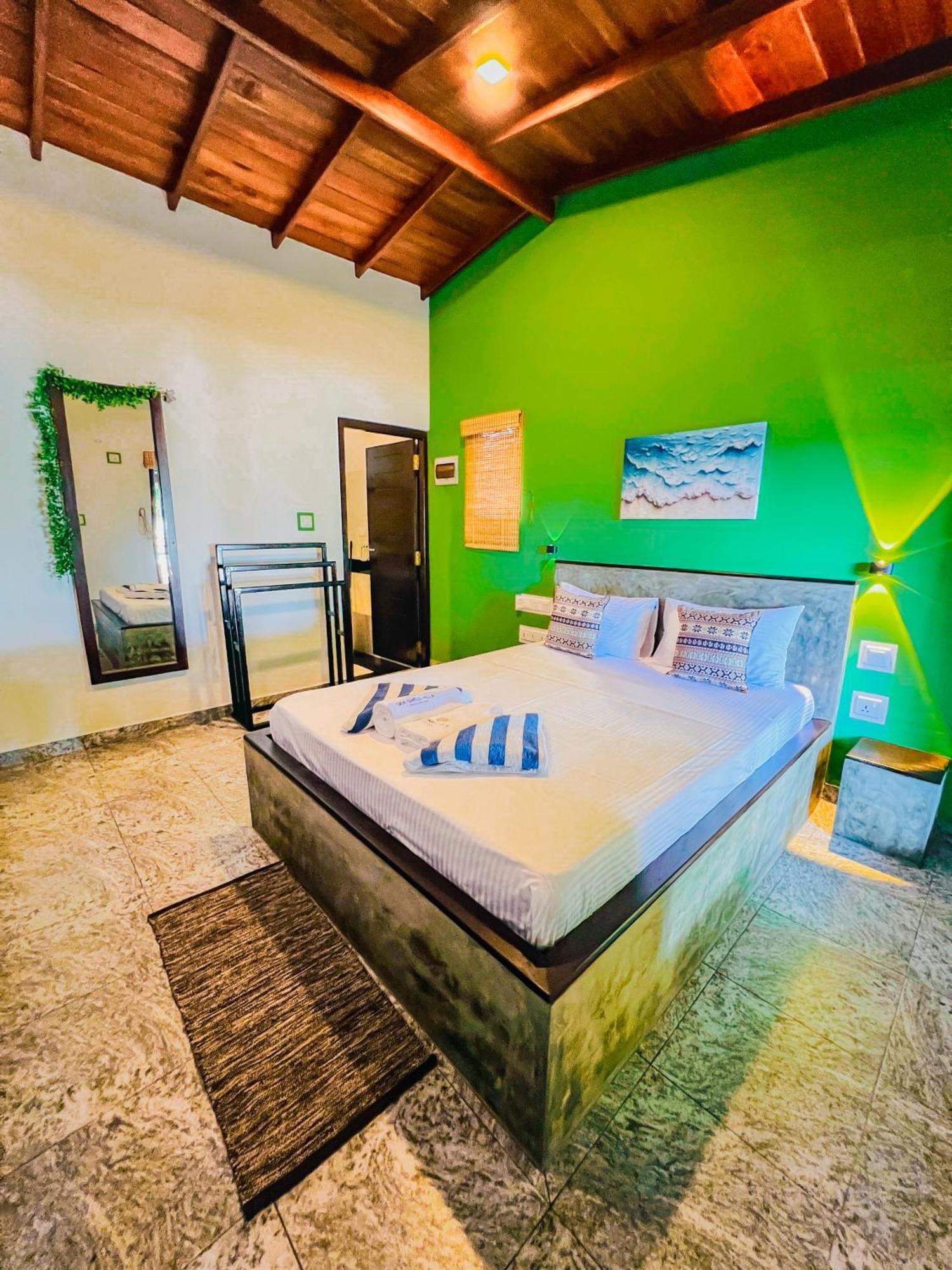 Sea Shell Villa Hikkaduwa 2 Separate Cabanas Ocean Front Villa Bagian luar foto