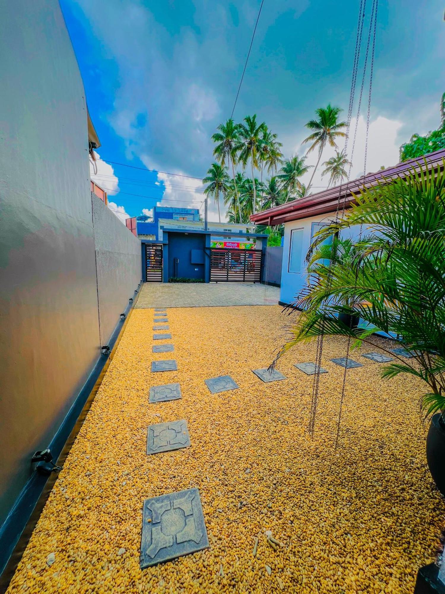 Sea Shell Villa Hikkaduwa 2 Separate Cabanas Ocean Front Villa Bagian luar foto